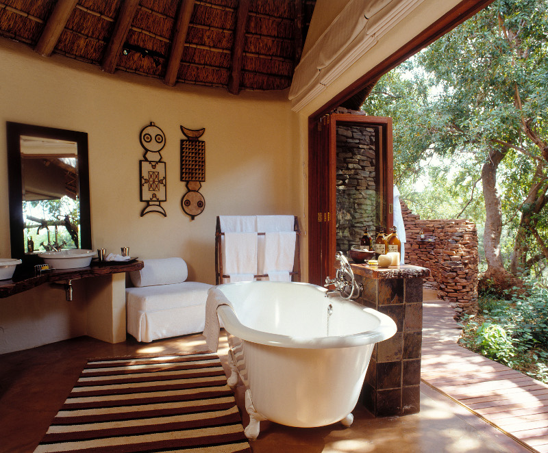 Makanyane Safari Lodge — lodge exterior and grounds