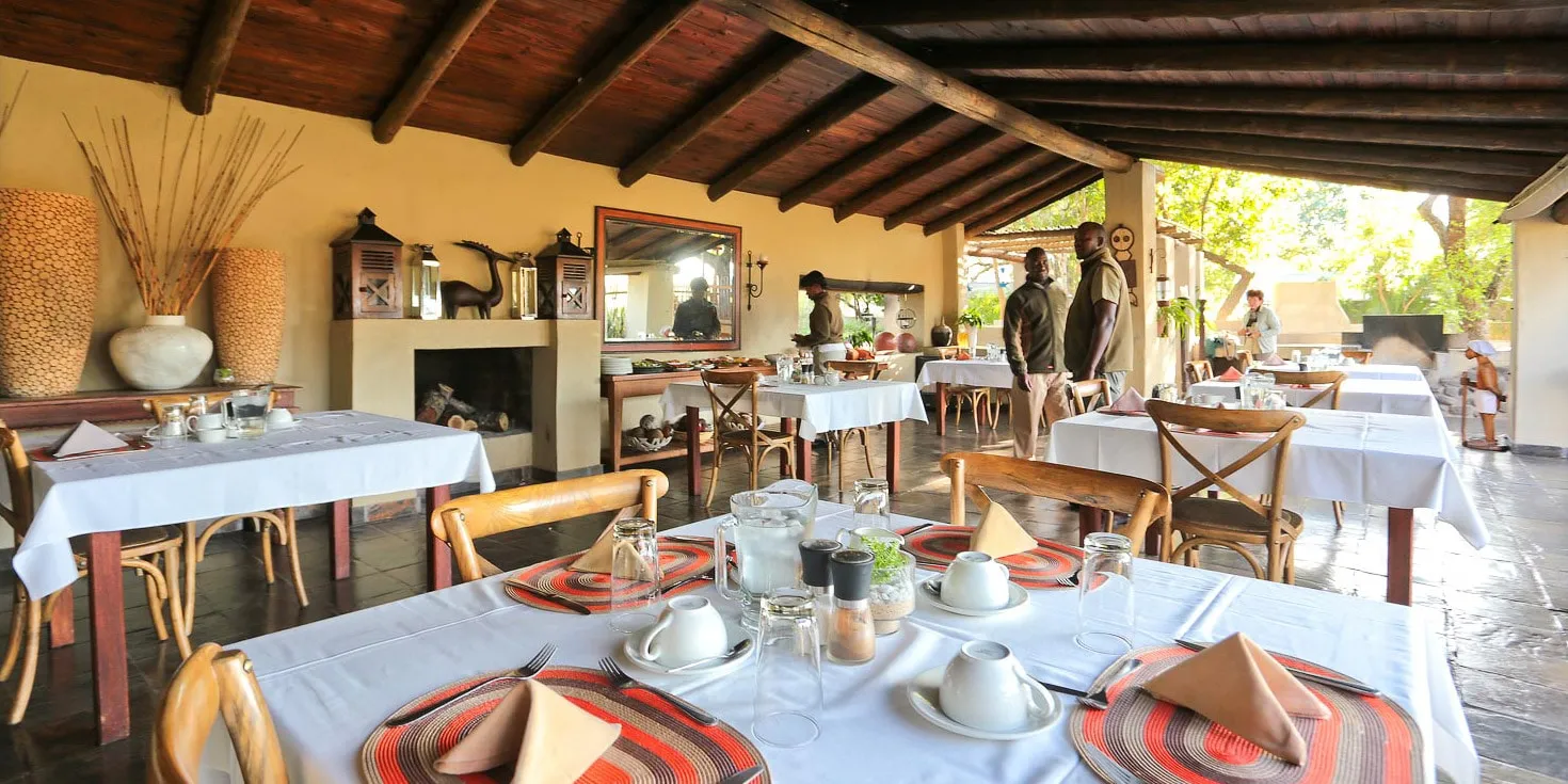 Notten's Bush Camp — dining and hospitality